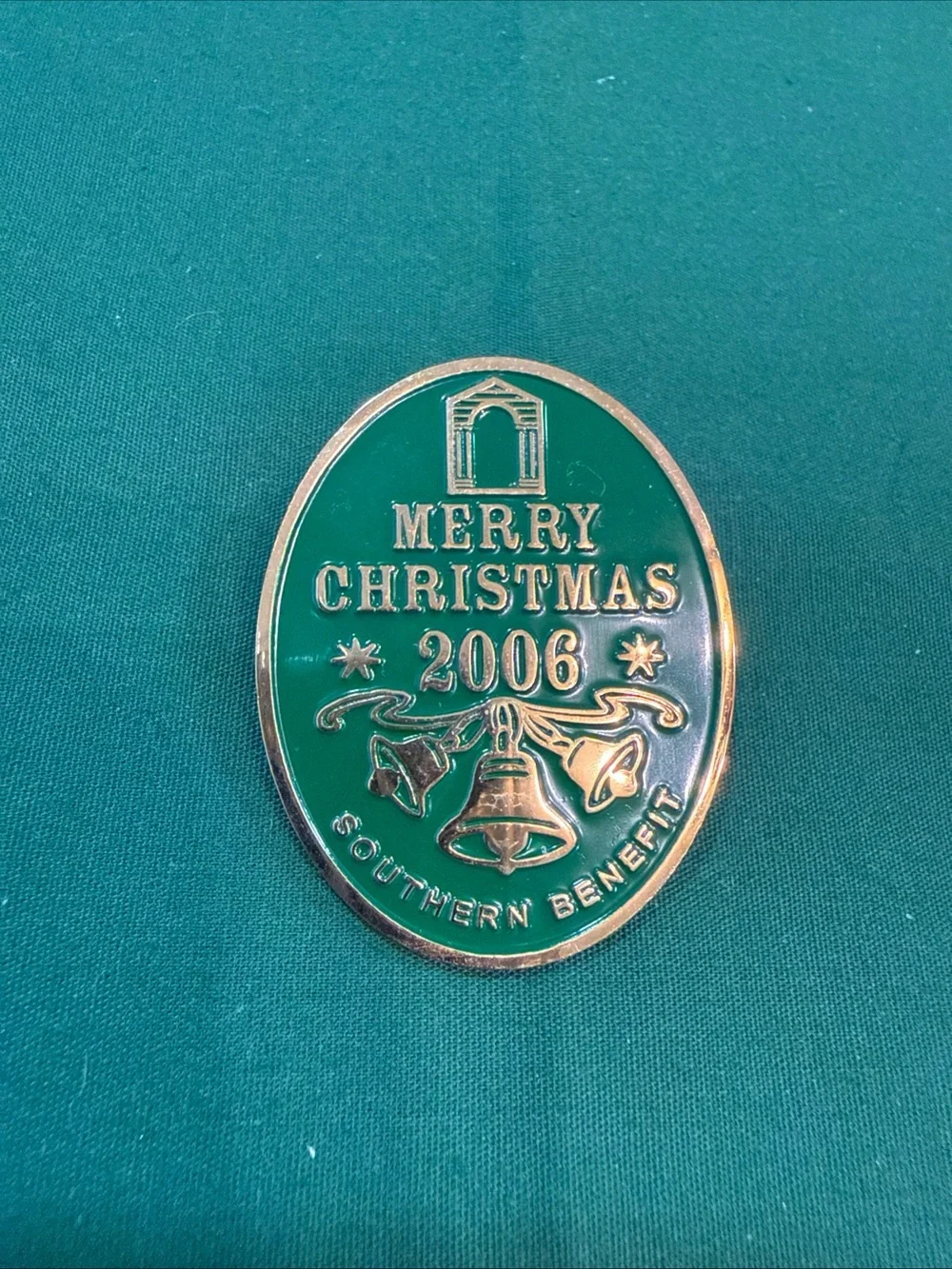 2006 Merry Christmas Southern Benefit Pin. 66C